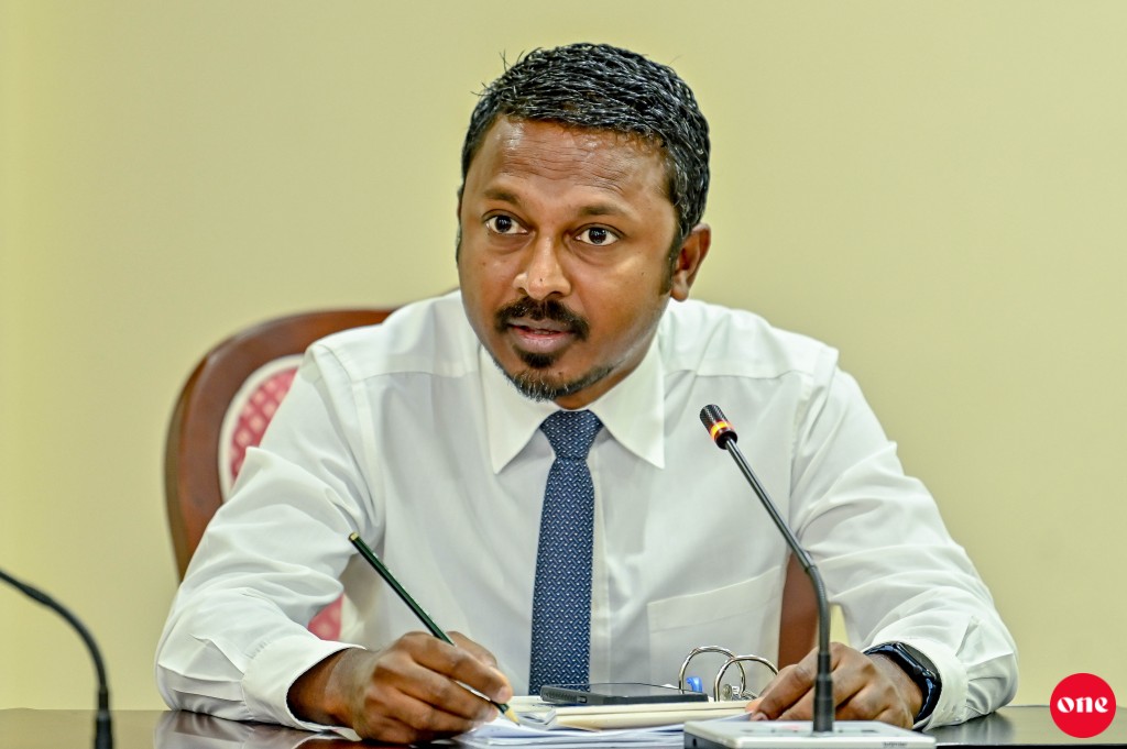 Ruhun nudhinumah ninmee zaathee gothun jahsaalumuge beynumugai: Usham