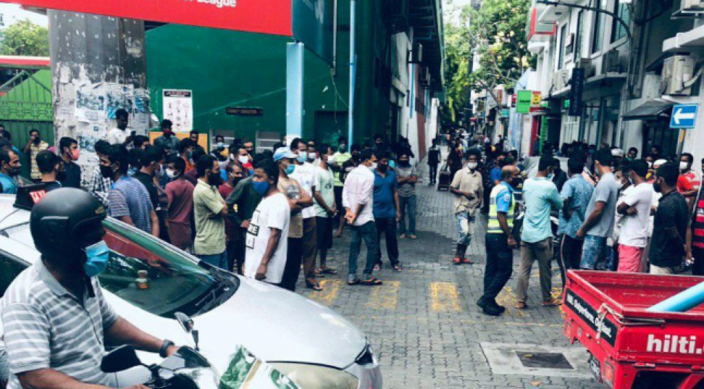 Enburi gawumah dhaan beynunvaa kamah bune bidheyseen thakeh galolhu dhandu kairy muzaaharaa kohffi
