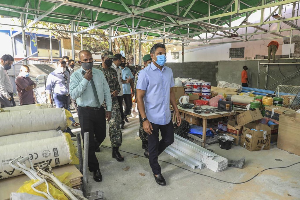 Zikuraa miskiy huri bimugai hadhaa vaguthee miskithugai hukuru dhuvahu namaadhu kuran fashanee