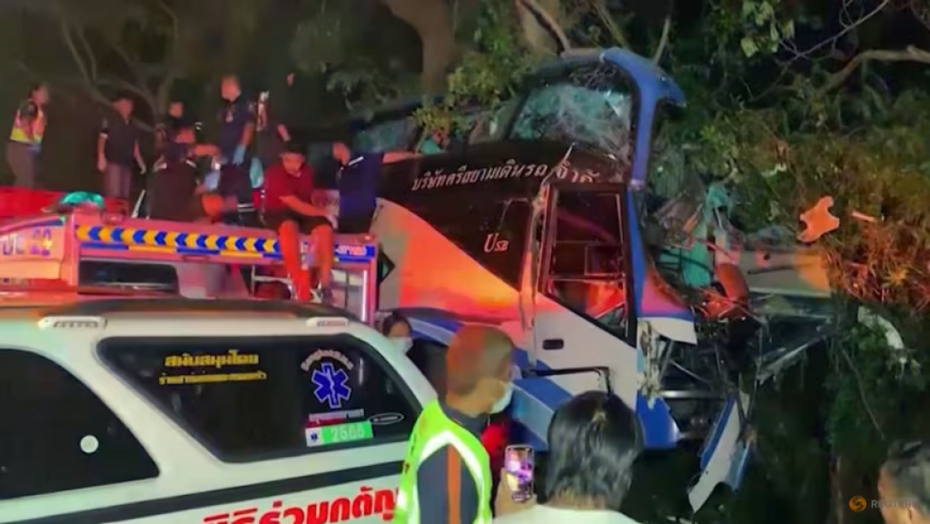14 dead as Thai bus smashes into tree