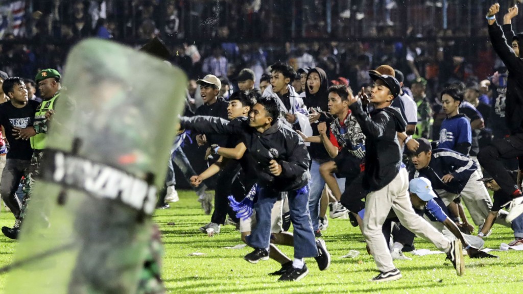 Stampede, riot at Indonesia football match kill at least 125, league suspended
