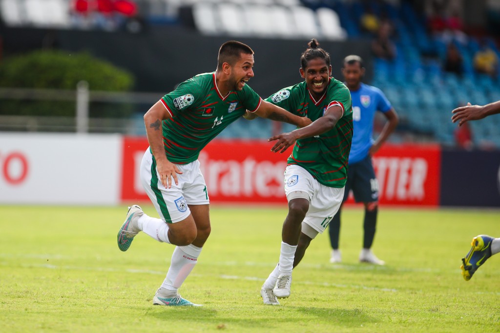 Bangaladesh rangalhu roohehgai, defender Tariq Kazi aniyaagai