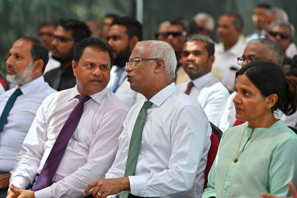 Hakathaige mashroou ge dhashun kuriyah oiy 2 aharu therey 39 rashehge engine ge dhuvaalu nihvaaleveyne: Raees