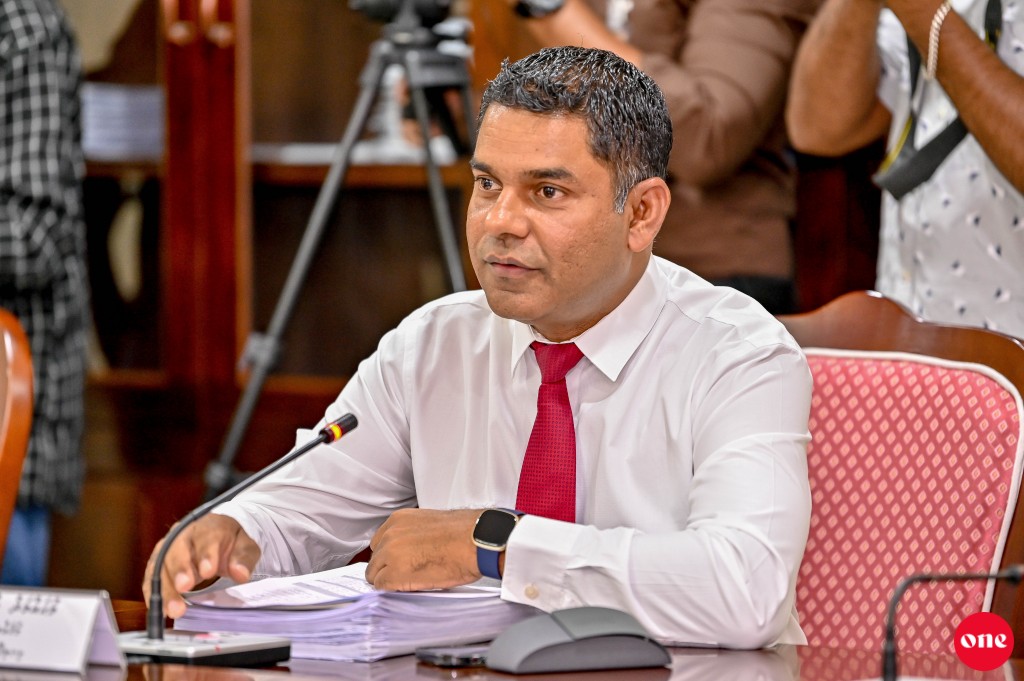 Alah ekulavaili maaliyyathu committee, igthisoadhee committee, gavaaidhu committeege mugarrirun badhaleh nuvey