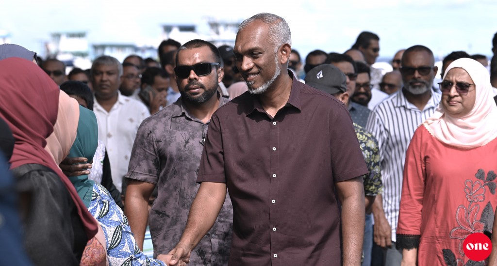 Beynun vanee minivankan dhifaau kuraane bayakaaeku kuriah dhaantho ninmaanee rayyithun: Raees