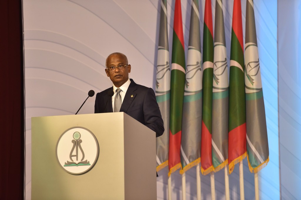 Kuriah oiy dhuvas thakugai fannee gina vazeefaa thah ufedheyne, vazeefaa thakah beynunvanee dhivehin: Raees