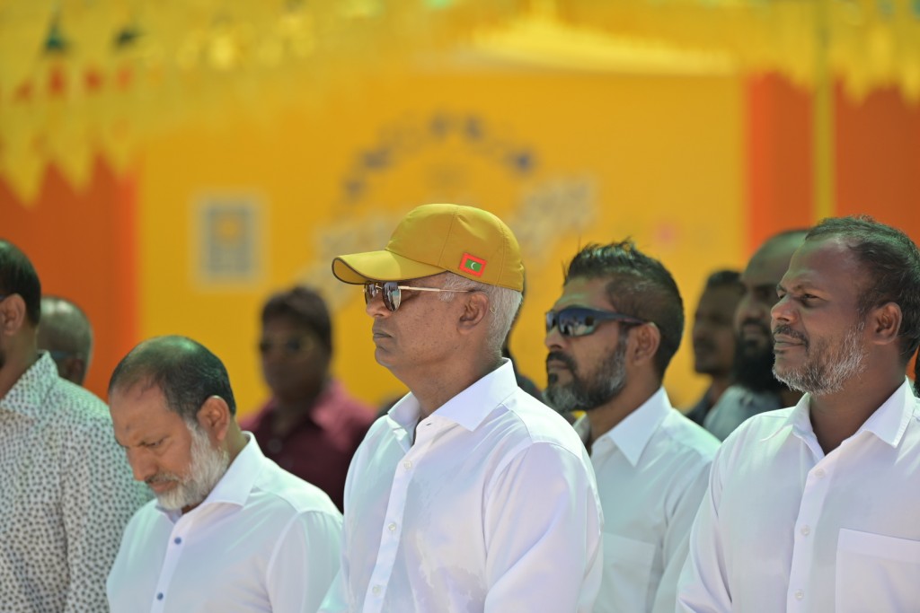 Kureege verikanthakugai fuluhunge therey gai othee siyaasee hamanujehun, siyaasee nufoozu: Raees