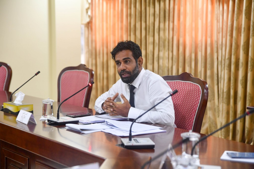 Raees anburaa fonuvvailevvi, fandiyaarun madhukurumuge bill committee ah