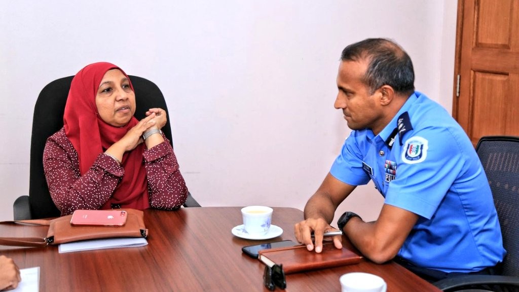 Ethah faharaku eh kujjaku huttuvai fuluhun suvaalu kurumakee mulhi mujuthamau samaalu vaan jehey kameh: Minister