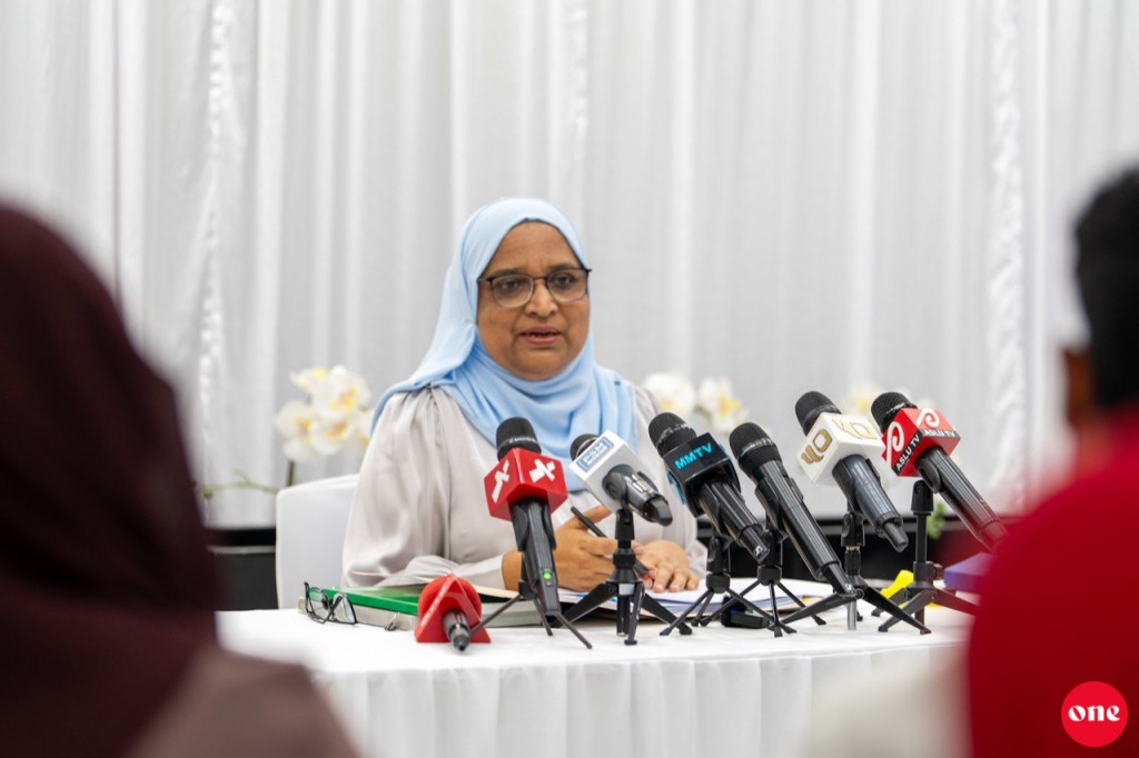 Yaasmeen aa gulhey gothun dhauru kurumaun dhanee fake screenshot eh: Azima