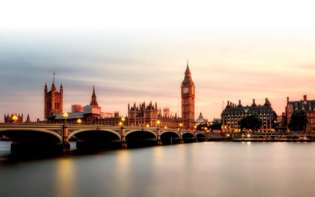 Amex card in viyafaari kohgen London ah dhiumuge furusathu