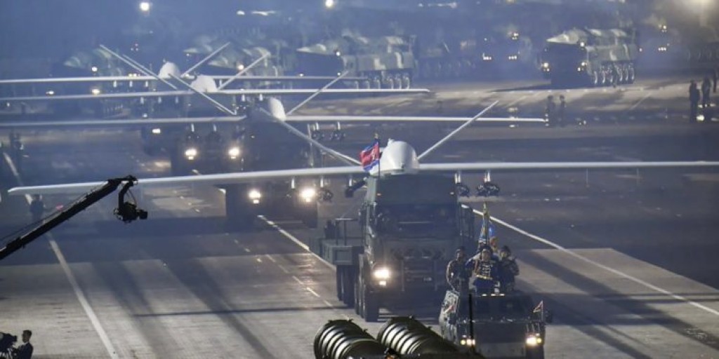 Uthuru Korea ge drone thah laser beynunkohgen vattaaleveyne hathiyaaru Dhekunu Korea in beynun kuranee