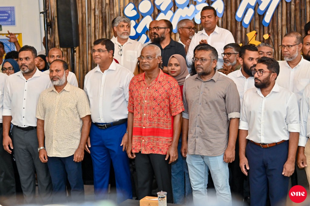 Qasim ge running mate Ameen aa eku JP ge iss members thakehge thaaeedh Raees Solih ah