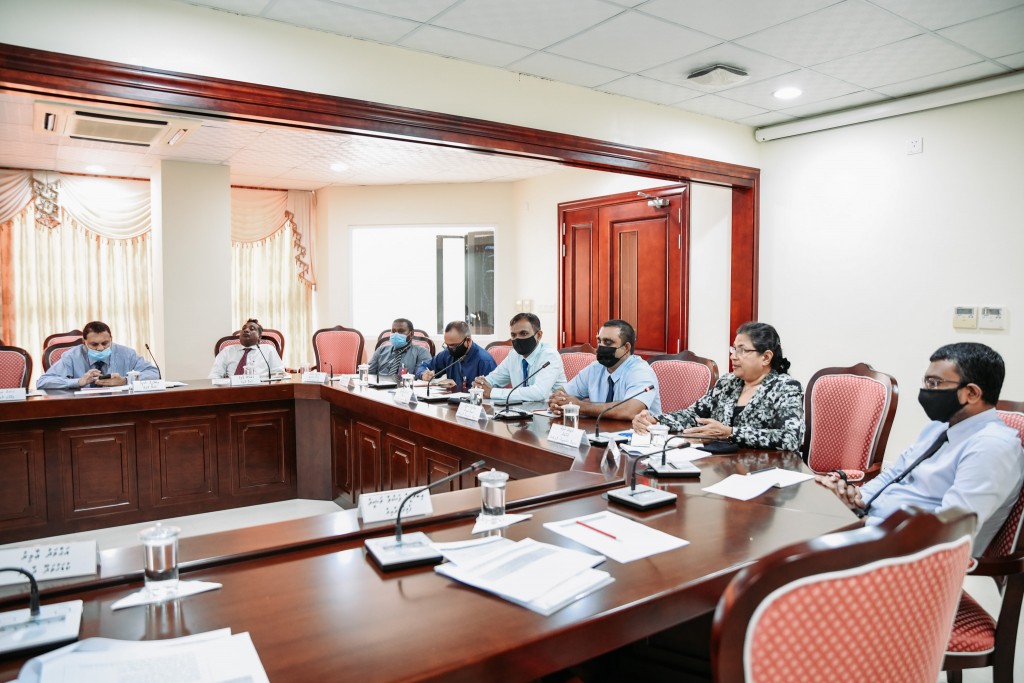 Muvazzafun gina office thakun, muvazzafun madhu office thakah meehun badhalu kuran fashanee