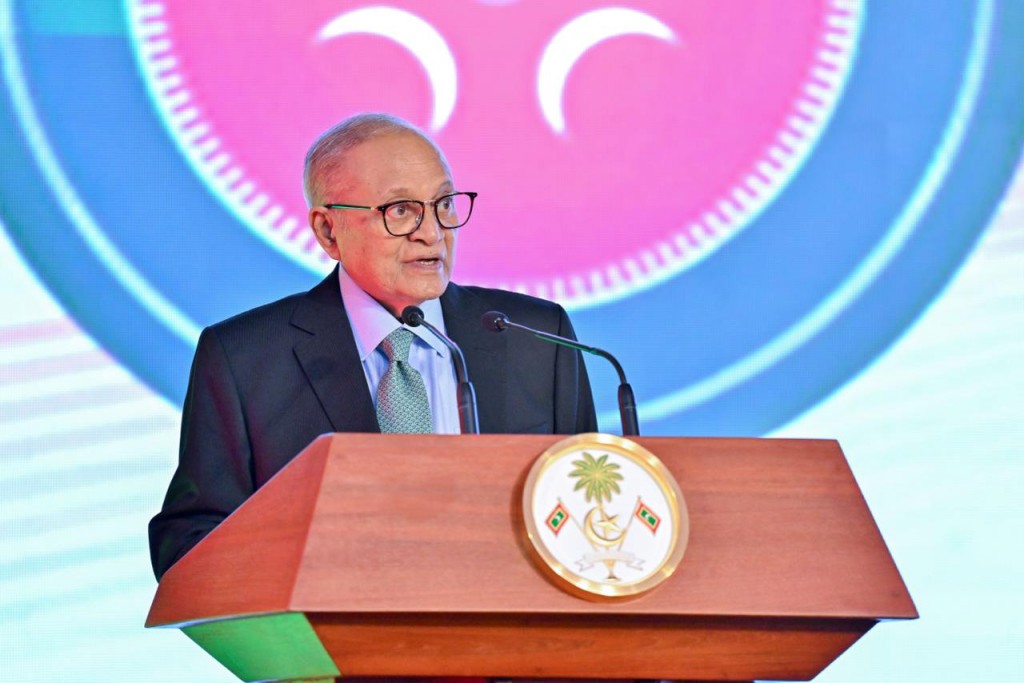 Kulli nurahkalah Dhivehin abadhuves thiben jeheynee heylaa: Maumoon