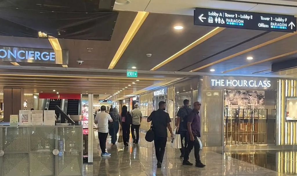 Singapore gai Raees ge photo negi meehaa ge phone hifahattai massala thahugeegu kuranee