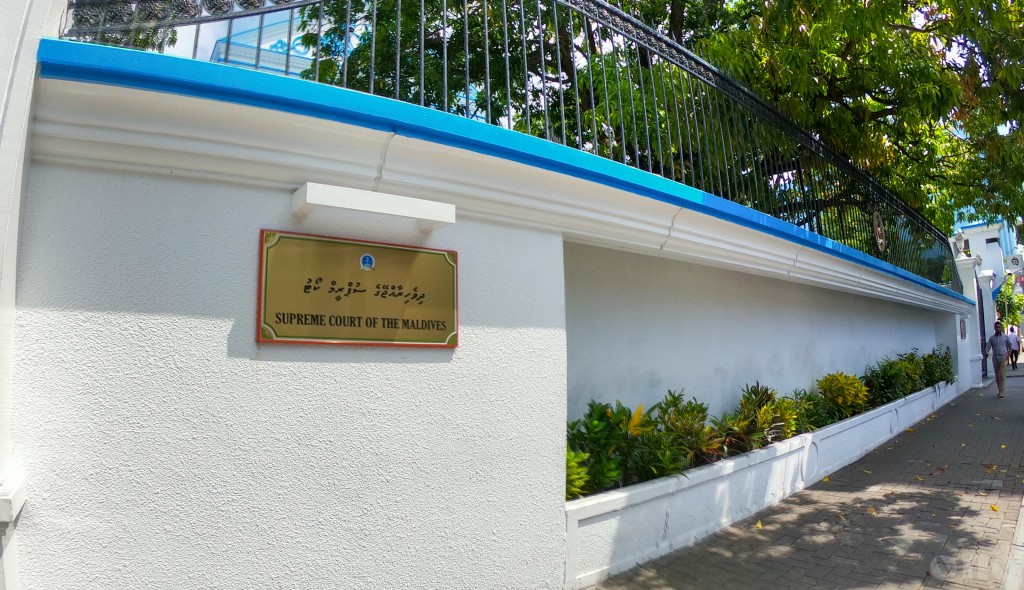 Haassa fee eh kanda alhai, bidheysee vakeelun Raajjeygai vakaalaathu kurumuge gavaidhu aanmu koffi