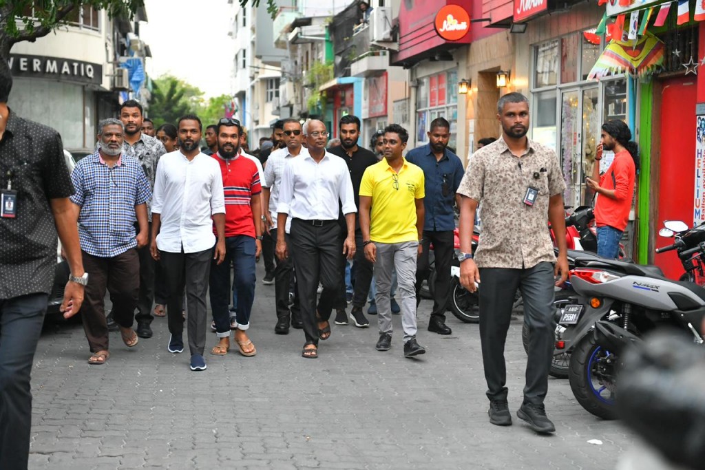 Raees Solih Male' gai door to door fattavaifi