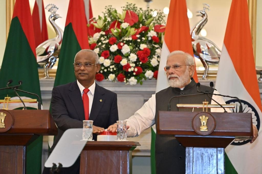 India in hingaa mashroouthah  ninmumah ithuru 100 million dollar ge loaneh dhenee