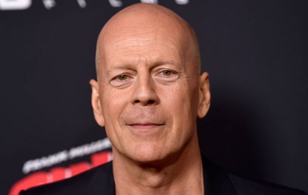 Sikundeege bayyehge sababun Bruce Willis Film kulhumaai dhurah dhaan nimmaifi