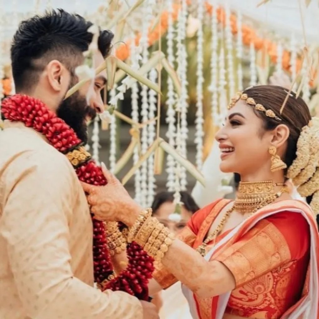 Mouni Roy Kaiveni kohfi