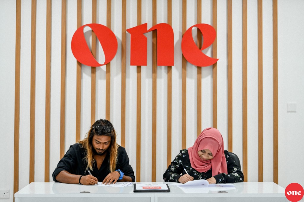 Minivan Faru inter office futsal mubaaraathuge online media partner akah ''ONE''