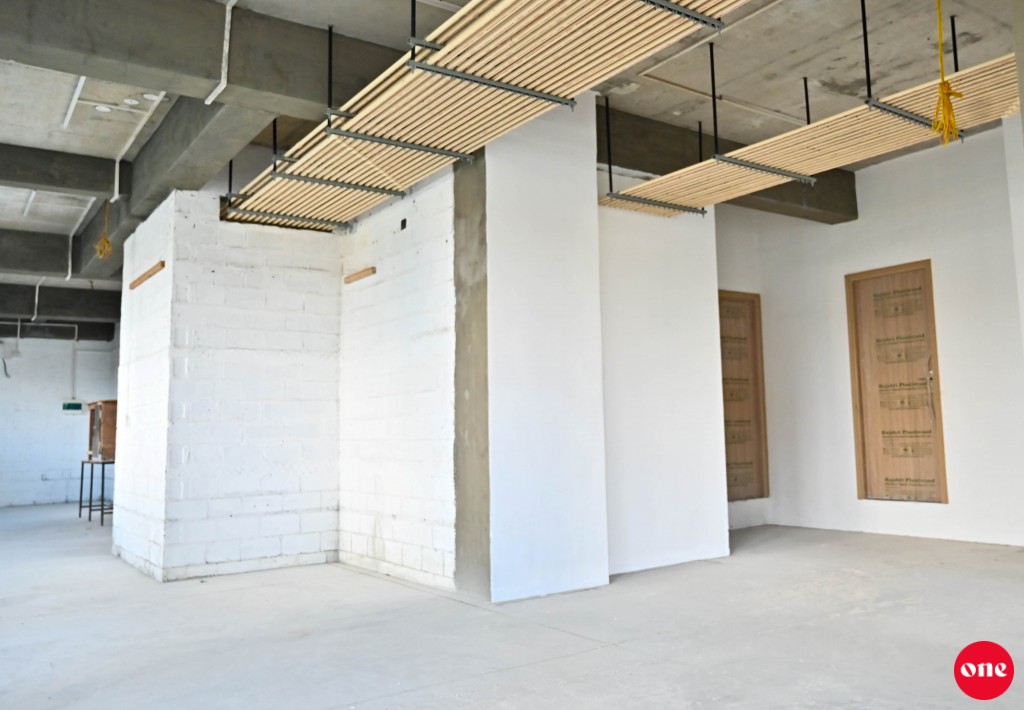 One Photo: 4,000 flat ge commercial unit thah dhahkaalun