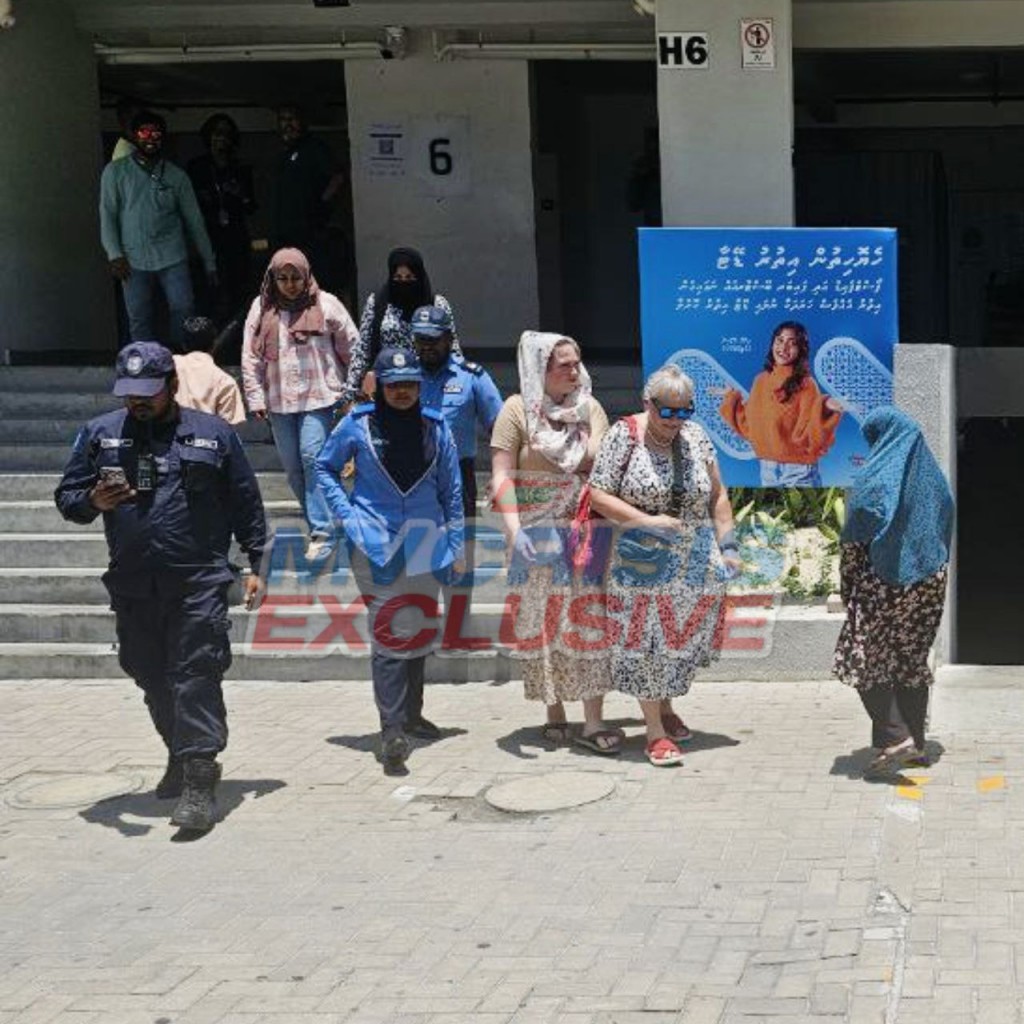 Hiyaa flat thakuge mail box thakah christian dheenaa gulhey liyun thakeh elhi 2 meehaku hayyarah