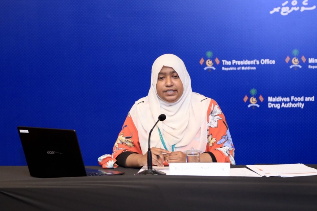 Covid aa beheygothun HEOC inn miadhu haveeru 04:00 gai kulli news conference eh baavvanee