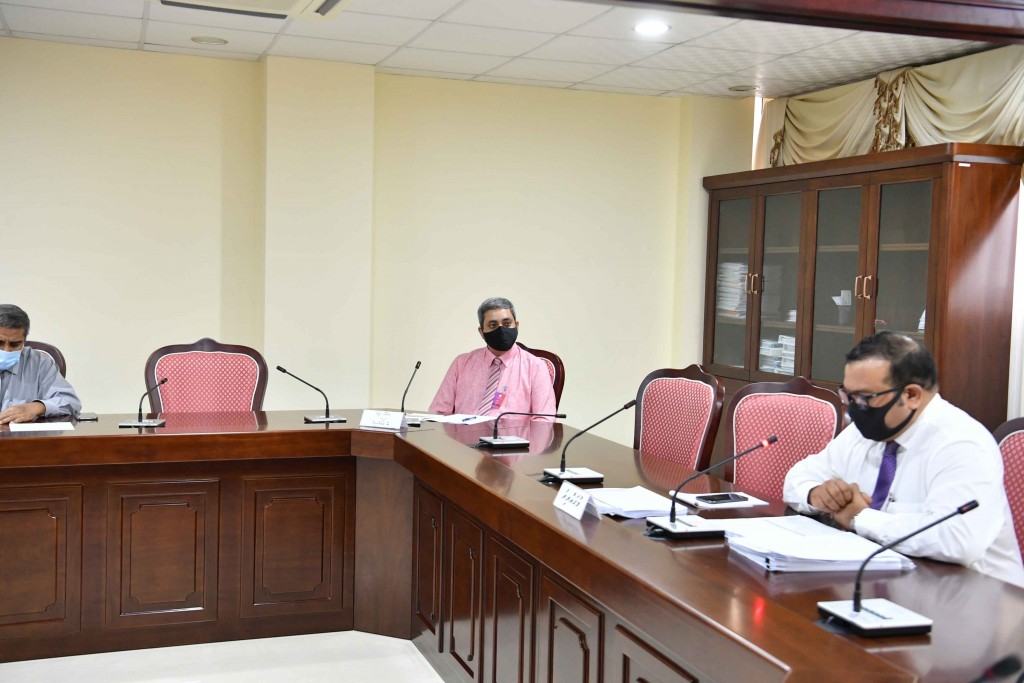 Fuluhunge bill othee verikan hingumuge baaraai gaanoonu hadhaa baaru fushuarai, fuluhunge minivankan gelley gothah: Bar Council