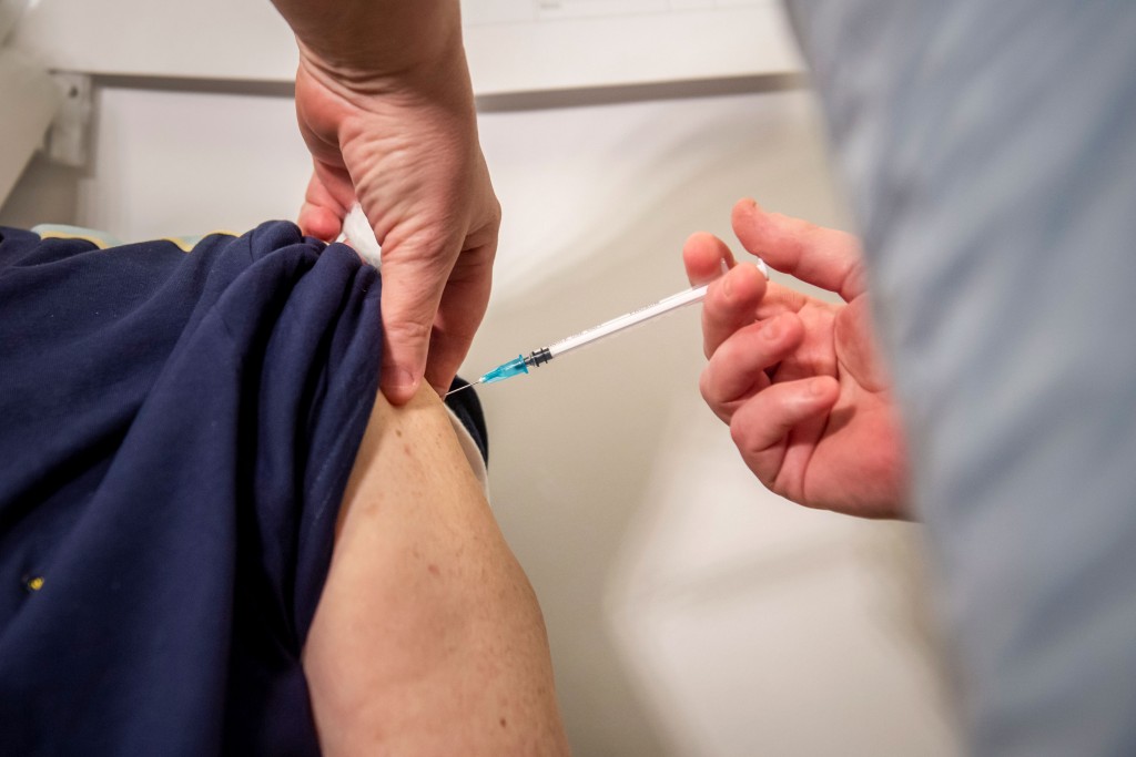 UK in 3.5 Million meehunnah vaccine dheefi