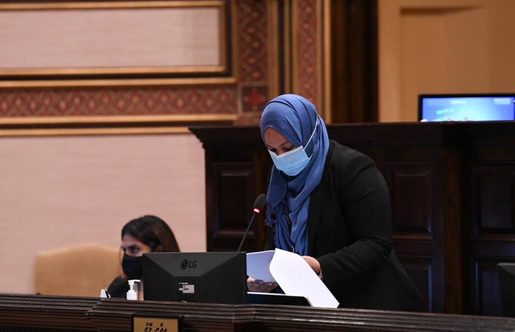 Hekibas negumugai amalu kuraa gothun adul insaafah huras elhey kamah bune Majileehuge samaalu kamah