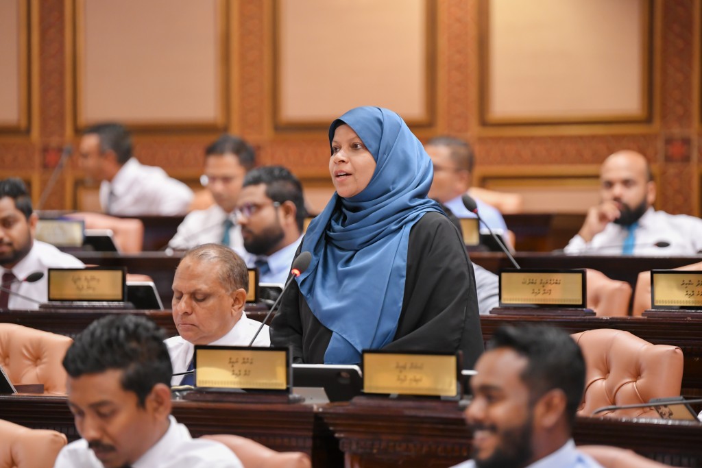 Alhugandu gaboolu kuranee rayyithunge vote ge agulabiyyathun gondi gelley gothah othun: Anaaraa