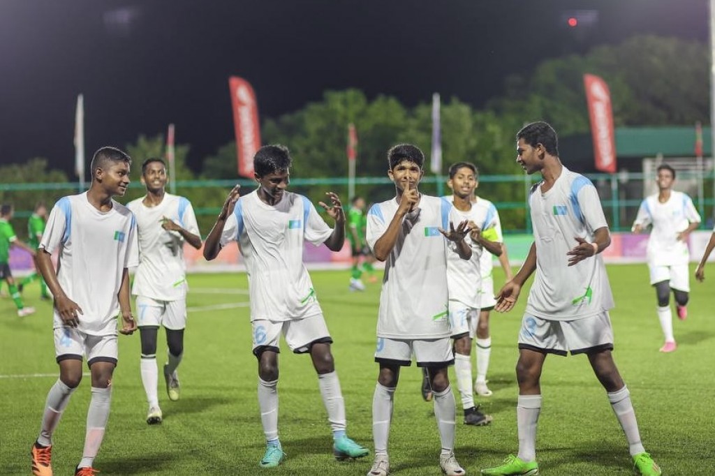 Bodu molhakaaeku Thauleemee marukazun semi aa gaathah, Isdhoo aai Ihahdhoo evvaru