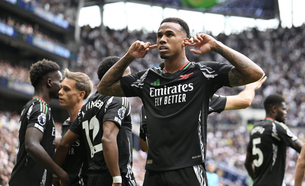 Tottenham athun hoadhi undhagoo molhaaeku Arsenal thaavaluge 2 vana ah