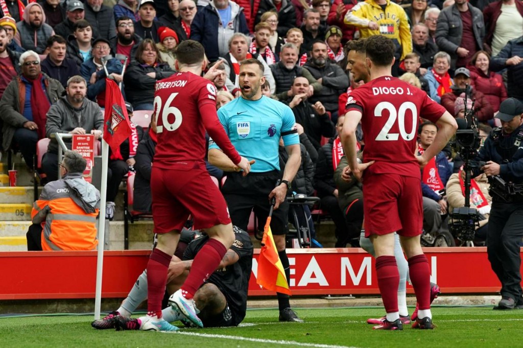 Linesman, Robertson ge moonumatheegai ulhanboshin jehi kamah bunaa massalaeh balanee
