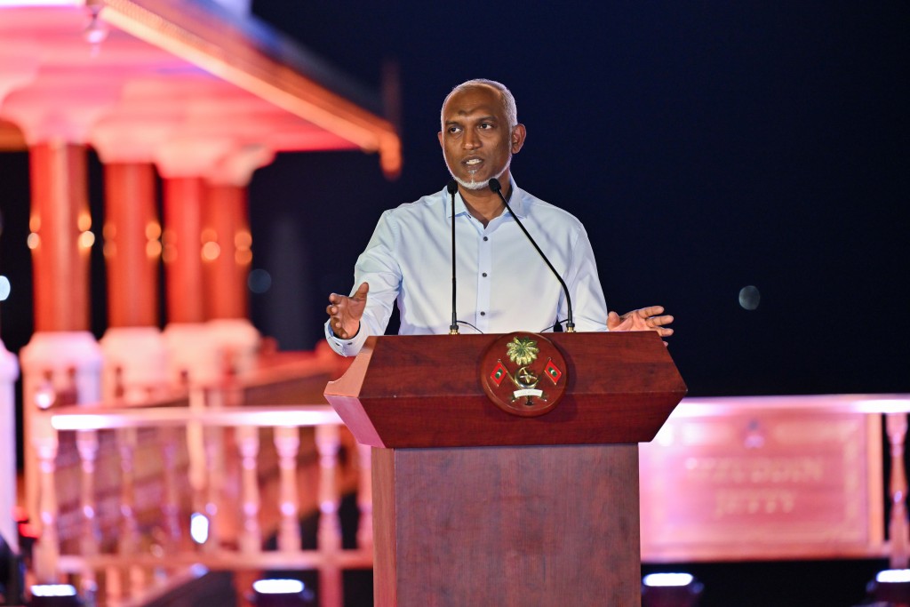 Vaudhuvee meehakah libunu ehves flat eh athunulaane kamah, adhives mi huree e vaudhu matheegai: Raees