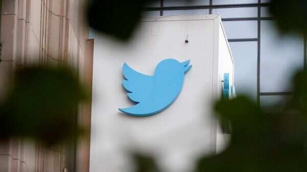 Twitter outage sees users told they are over daily tweet limit