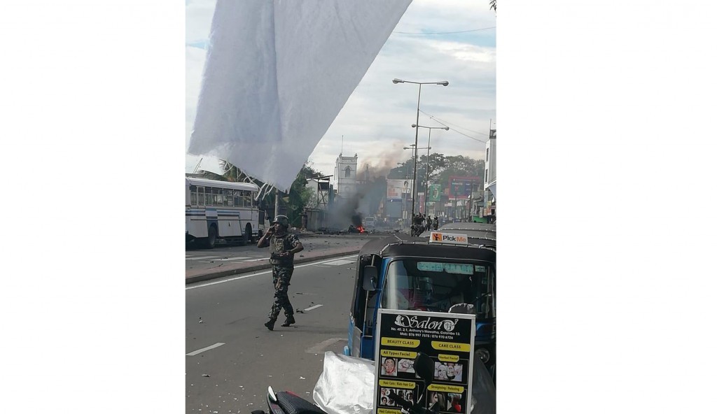 Explosion in Sri Lanka while defusing device in car