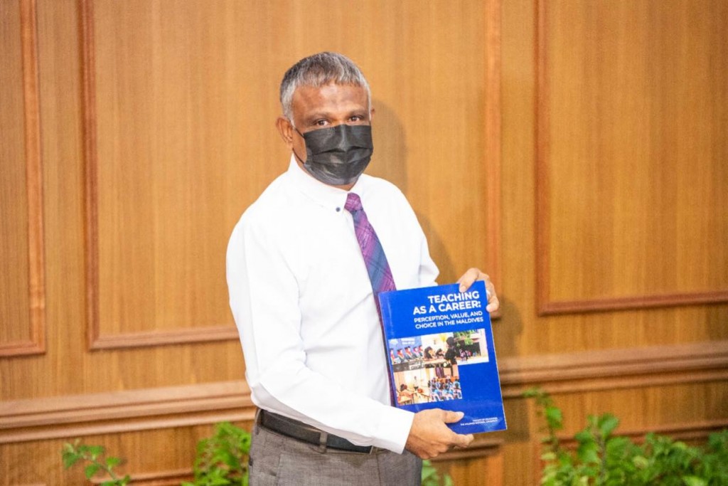 Mudharrisun ge dhiraasaa foiy nerefi, dhiraasaa inn ves dhakkanee musaaraige massala!