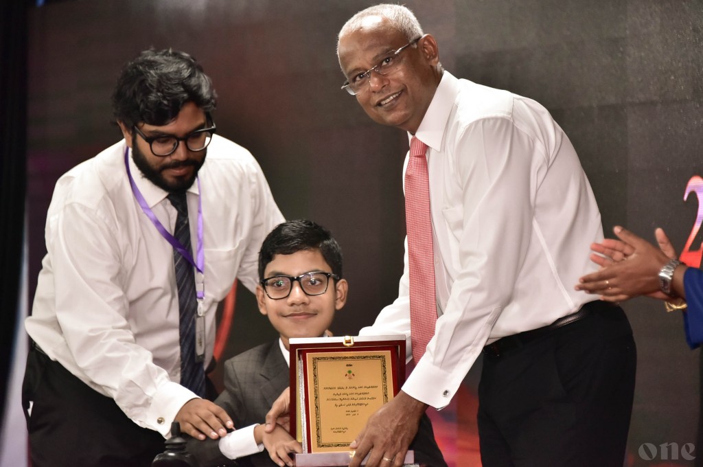 Nukulhedhuntherikan hunna meehunah sarukaarun dhey inaayai mi aharu bodukuran Raees ninmavaifi