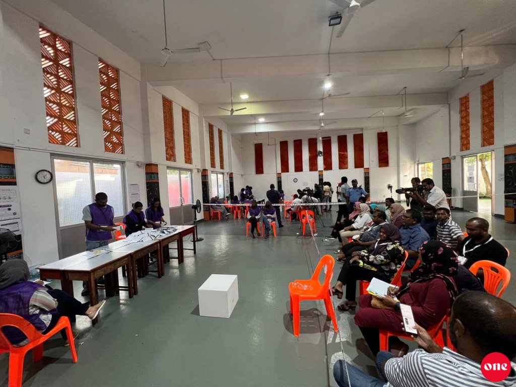 Vote aa gulhigen hayyarukuri 7 meehunge therein 6 meehaku dhookollaifi