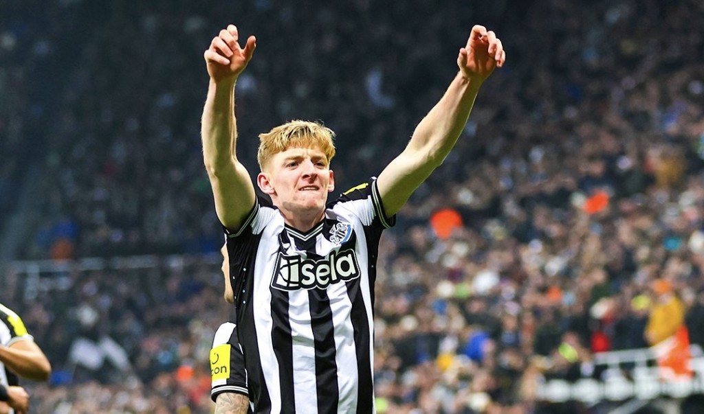 Newcastle in United balikoffi, Pope ah bodu aniyaaeh