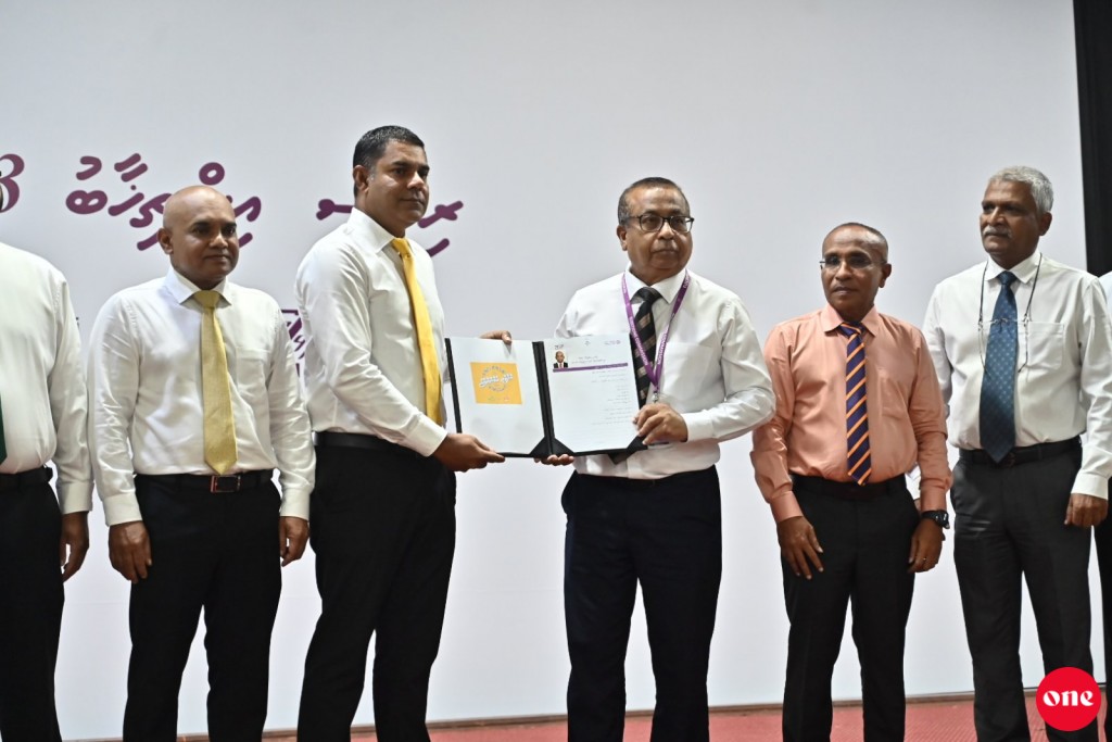 Raees Solih ge candidacy form hushahalhaifi