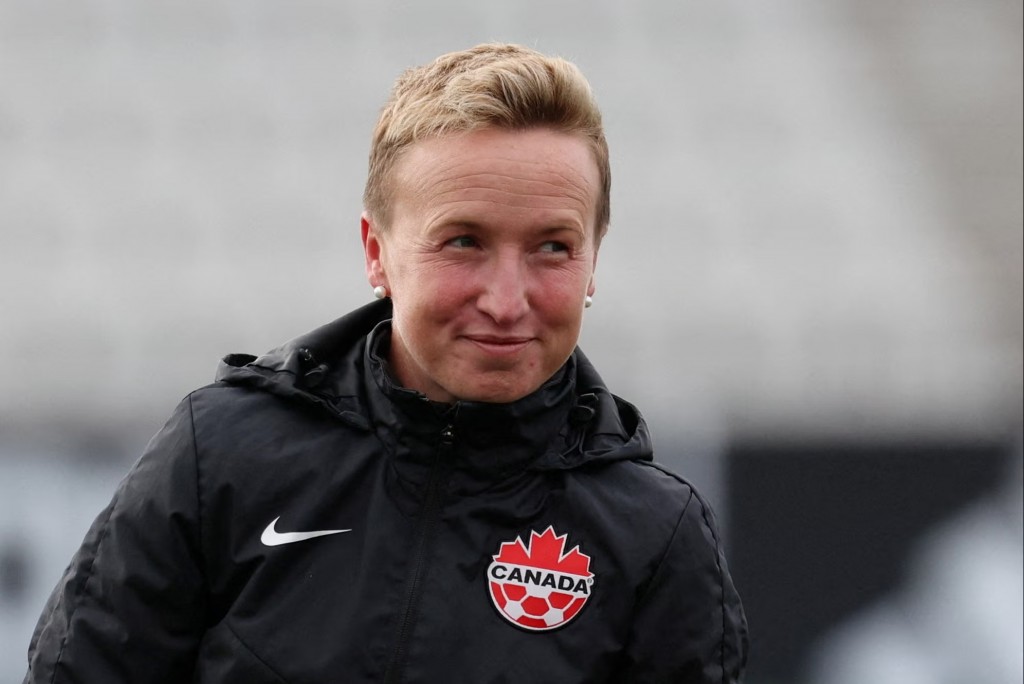 Idhikolhu team ah faaralaan drone beynun kurumun Canada anhen football team ah bodu adhabeh
