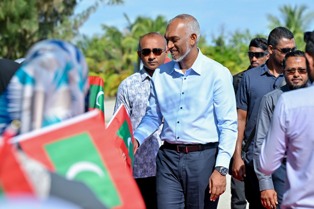 Huttifaivaa mashroou thah kuriah gendhan bulk koh bodu hila gennanee