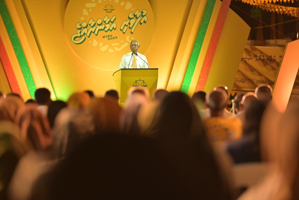 Raees ge vaudhu: Gadhdhoo aai Gan gulhailadheynan, 100 raw house hadhaidheynan!
