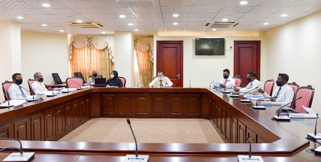 Tax ah makaru hadhai tax nudhakkaa faraaithah dhenegathumaa behey muaahadhaa gai soikurumuge massala committee ah