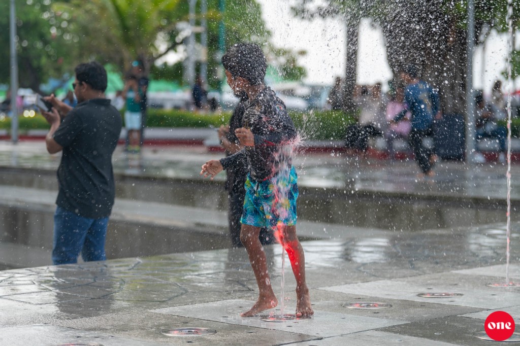 Kudhinnah  beynunvanee hamaeknai hadhiyaaeh noon, muhinmmee rahkkaatheri maahauleh