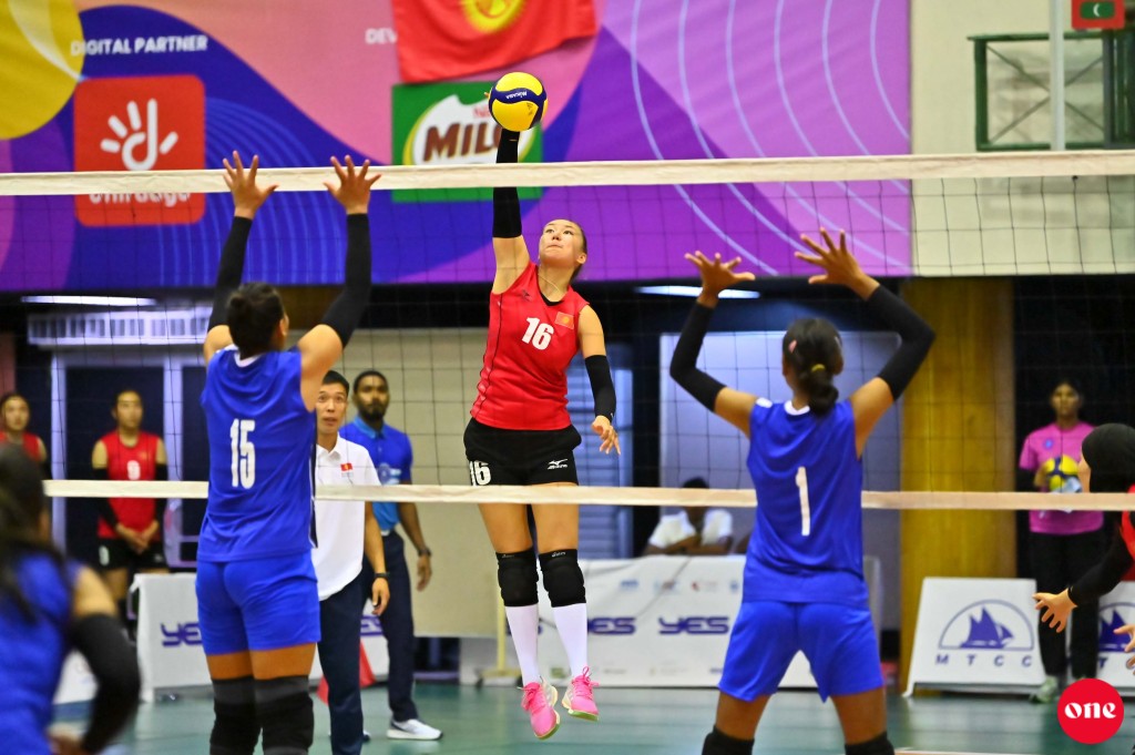 One Photo: CAVA 20 aharun dhashuge anhen volleyball mubaaraathuge Semi gai Kyrgyzstan aai Nepal ge kurimathilun